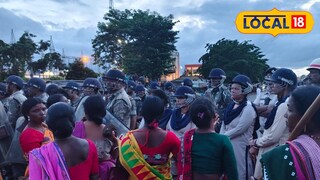 আদিবাসীদের জাতীয় সড়ক অবরোধ