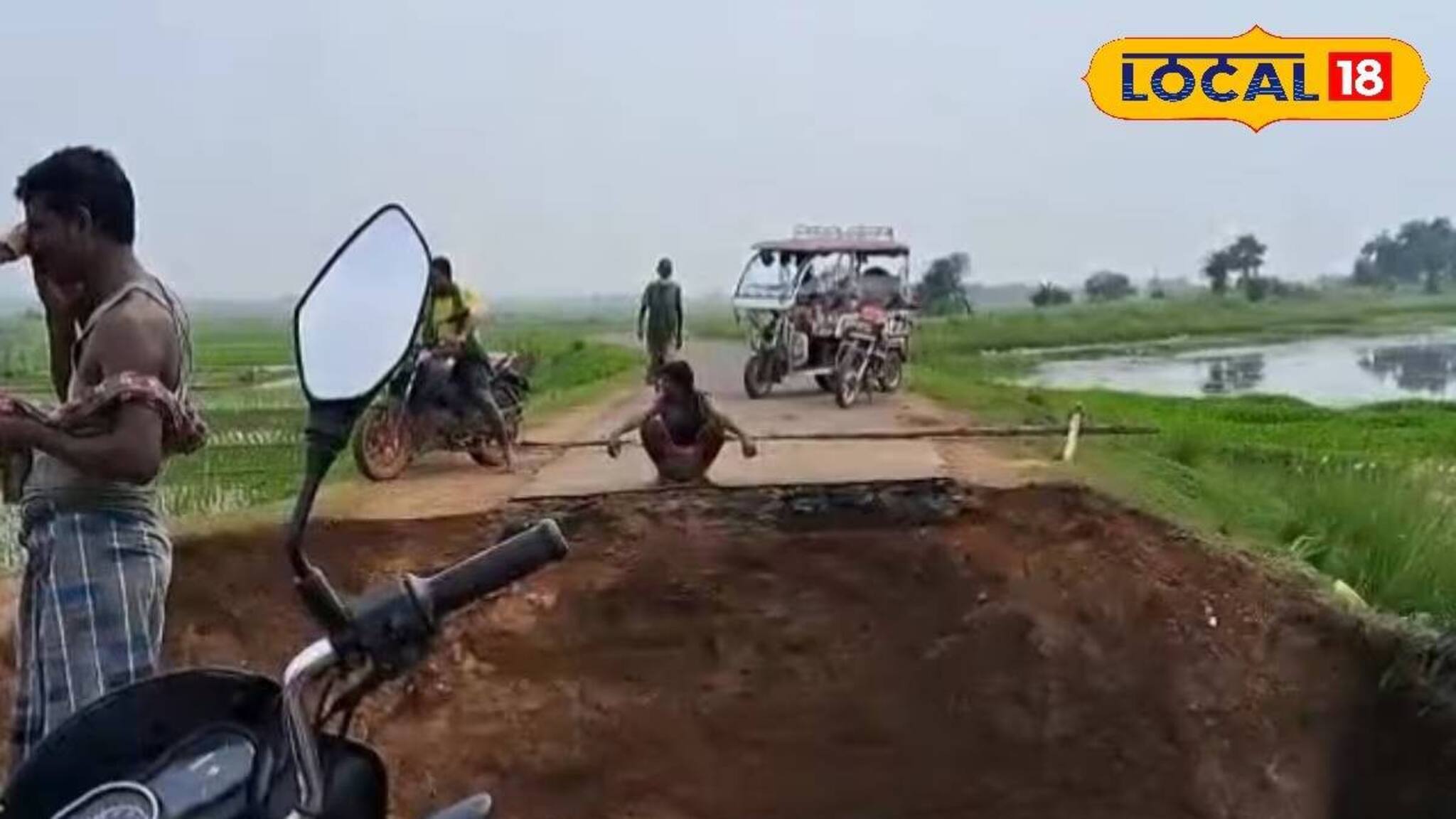 বৃষ্টির জেরে ভাঙল গুরুত্বপূর্ণ রাস্তা, ভেসে গেল বাঁধের অংশ! চরম বিপাকে বীরভূমবাসী