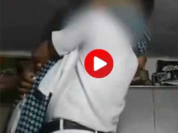 চুটিয়ে রোম্যান্স দিদিমনি-প্রিন্সিপালের!