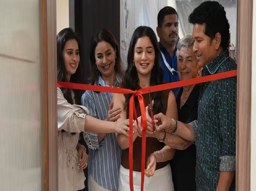 শুক্রবার মাস্টার ব্লাস্টার ঘোষণা করেছেন যে সারা মুম্বইতে তার নিজস্ব পাইলেটস স্টুডিও খুলেছেন। তিনি আরও জানিয়েছেন যে তাঁর মেয়ের জন্য এর চেয়ে বেশি খুশি হতে পারতেন না, যে সে কঠোর পরিশ্রম এবং বিশ্বাসের উপর ভিত্তি করে এই যাত্রা শুরু করেছে।