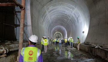 হুড়মুড়িয়ে ভেঙে পড়ল রেলের এত বড় প্রকল্প! টানা বৃষ্টিতে 'শেষ' দেশের প্রথম ভূগর্ভস্থ স্টেশন? হুড়মুড়িয়ে ভেঙে পড়ল রেলের এত বড় প্রকল্প! টানা বৃষ্টিতে 'শেষ' দেশের প্রথম ভূগর্ভস্থ স্টেশন?