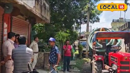 ঘটনাস্থলে পুলিশ। ঘটনাস্থলে পুলিশ।