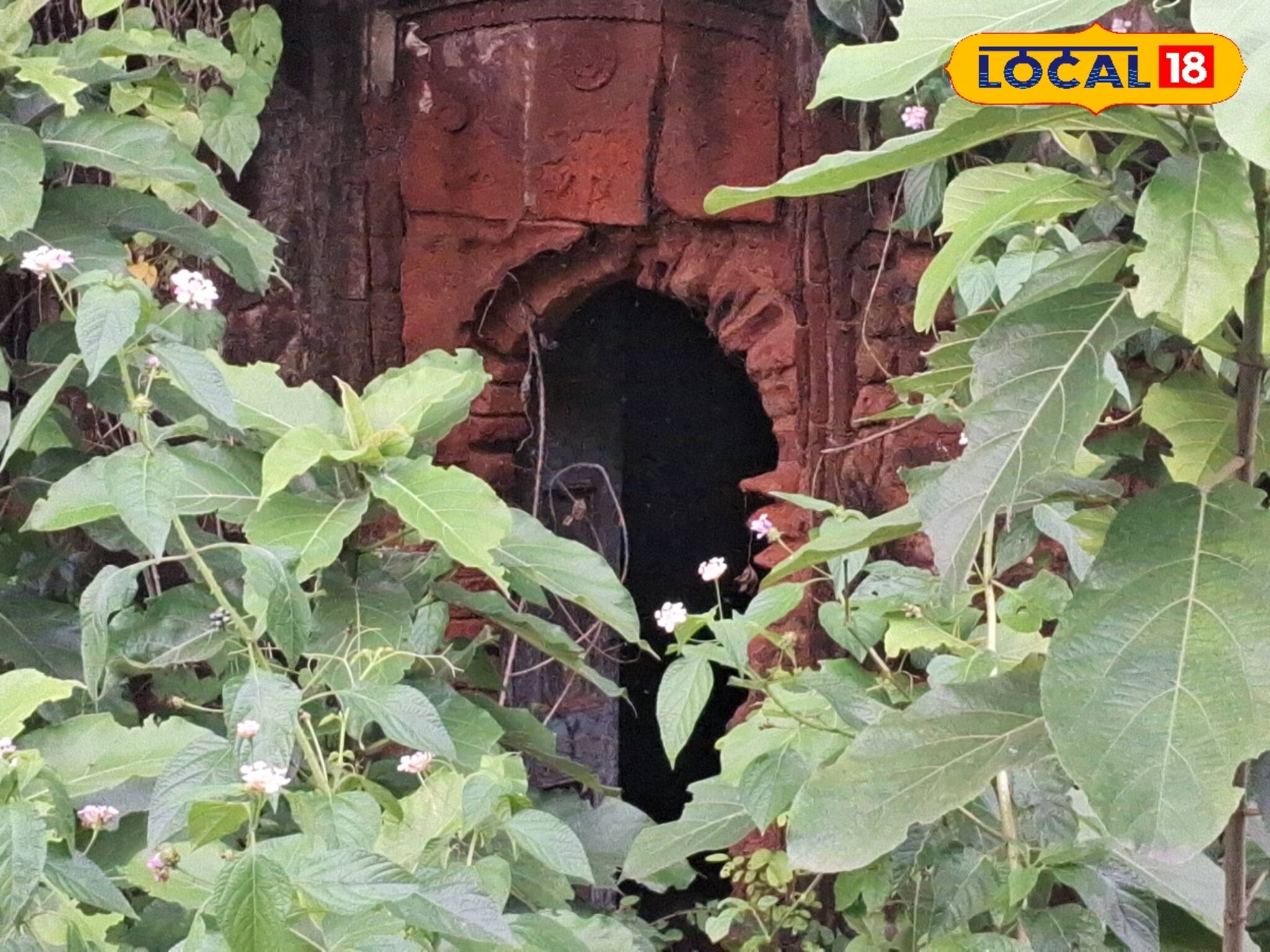 ৫০০ বছরের পুরনো বাঁকুড়ার শিবমন্দিরে রাজস্থানের কষ্টিপাথরের শিবলিঙ্গ!