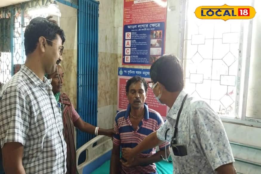 সাপে কামড়ানো প্রৌঢ়র চিকিৎসা করলেন ৩ চিকিৎসক