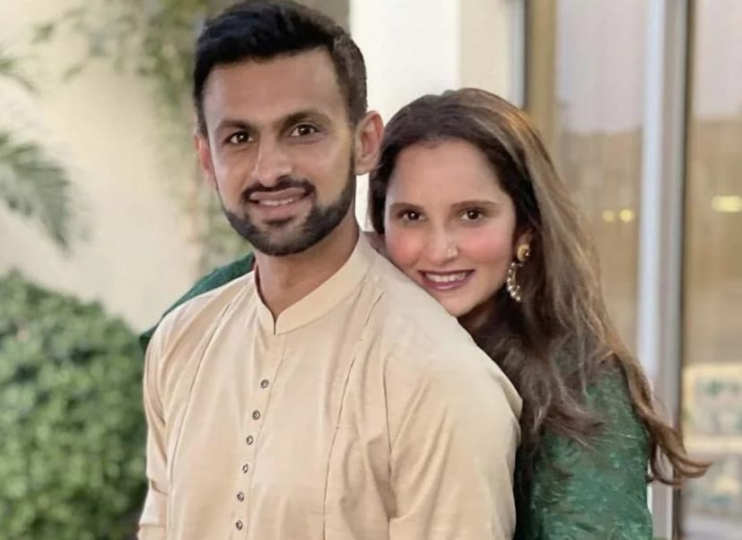 এদিকে আবার ভারতীয় টেনিস তারকা সানিয়া মির্জার সঙ্গে বিবাহবন্ধনে আবদ্ধ হয়েছিলেন শোয়েব মালিক। যদিও এই দুই বিয়েই একটা সময়ে ভেঙে গিয়েছিল। তবে ফাস্ট বোলার হাসান আলি এবং হরিয়ানার মেওয়াটের ভারতীয় বংশোদ্ভূত সামিয়া আরজুর বিয়ে এখনও টিকে রয়েছে। 
