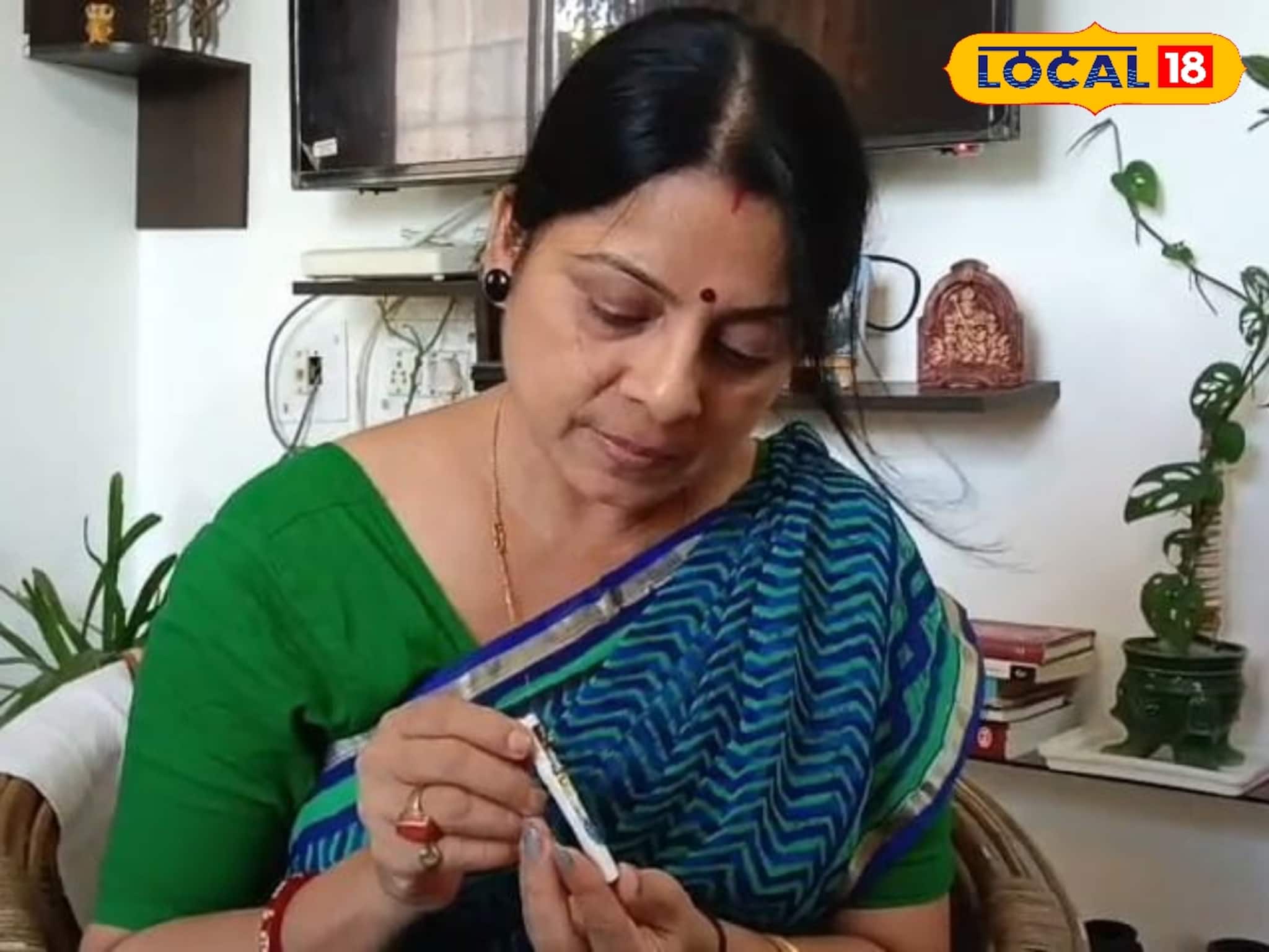 চক, বোতাম আর জল, রং, মডেলিং ক্লে! এসব দিয়েই আন্তর্জাতিক রেকর্ড, যা করেন গৃহবধূ, জানুন