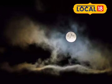 রাতের অন্ধকারে আলো নিভিয়ে দুষ্কৃতী তাণ্ডব। প্রতীকী ছবি 