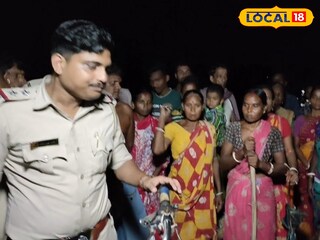 চোলাই মদের কারবার বন্ধ করতে গ্রামের মহিলাদের অভিযান 