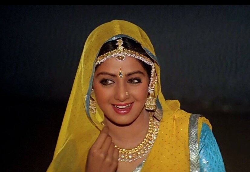 অন্যদিকে, শ্রীদেবীর স্বামী বনি কাপুরের জুটিকে অনেকবার ট্রোলিংয়ের মুখোমুখি হতে হয়েছে। কেউ কেউ একে অমিল জুটি বলে অভিহিত করেছেন, আবার কেউ কেউ অন্য কিছু। কিন্তু বনি কাপুর এখনও শ্রীদেবীকে ততটাই ভালোবাসেন। আজও, তাকে সোশ্যাল মিডিয়া পোস্টে তার ভালোবাসা প্রকাশ করতে দেখা যায়।