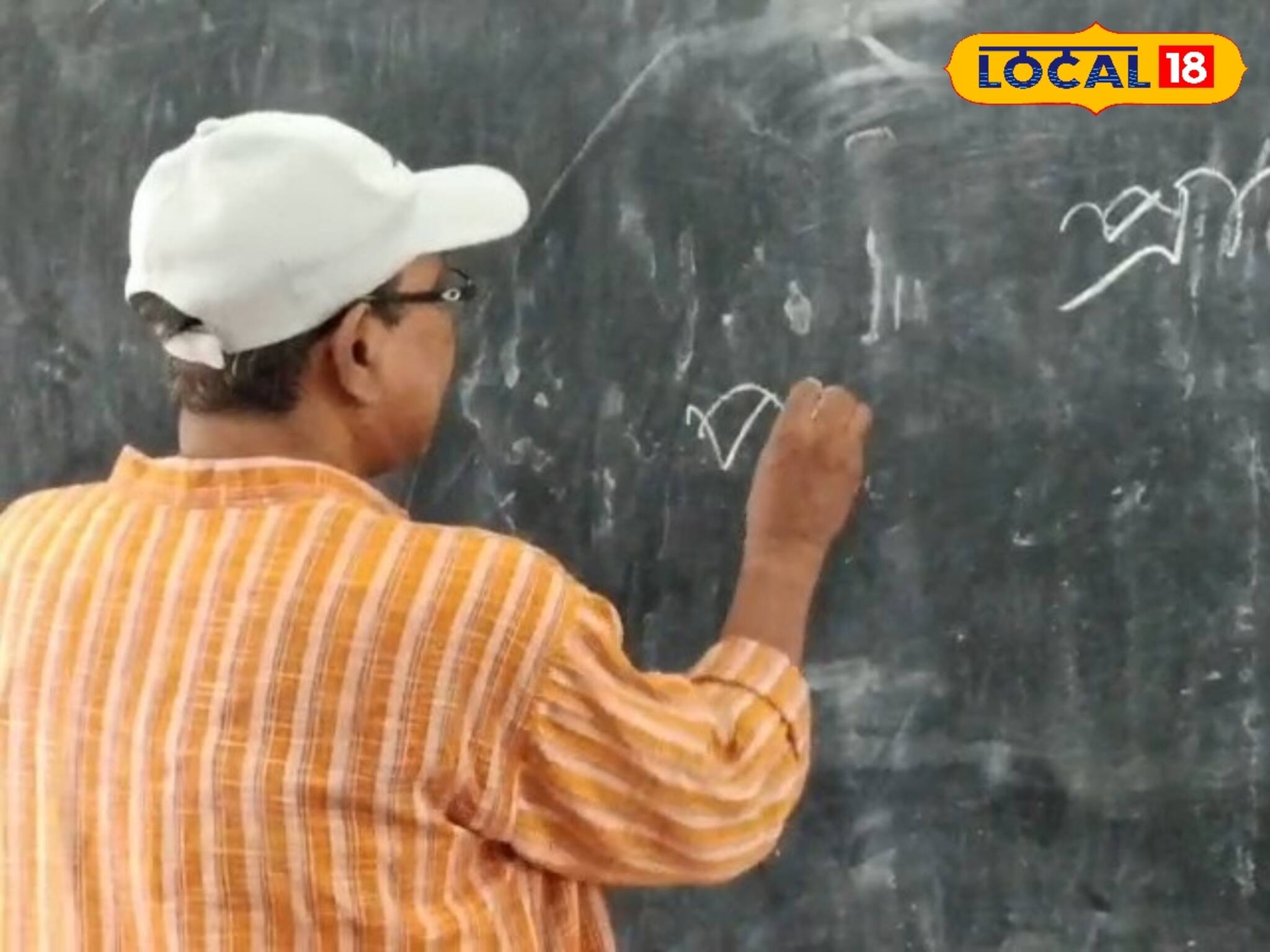 অবসরের পরও ক্লাসরুমে, বিনা পারিশ্রমিকে গরিব ছাত্রদের জন্য যা করেন নরেশবাবু!