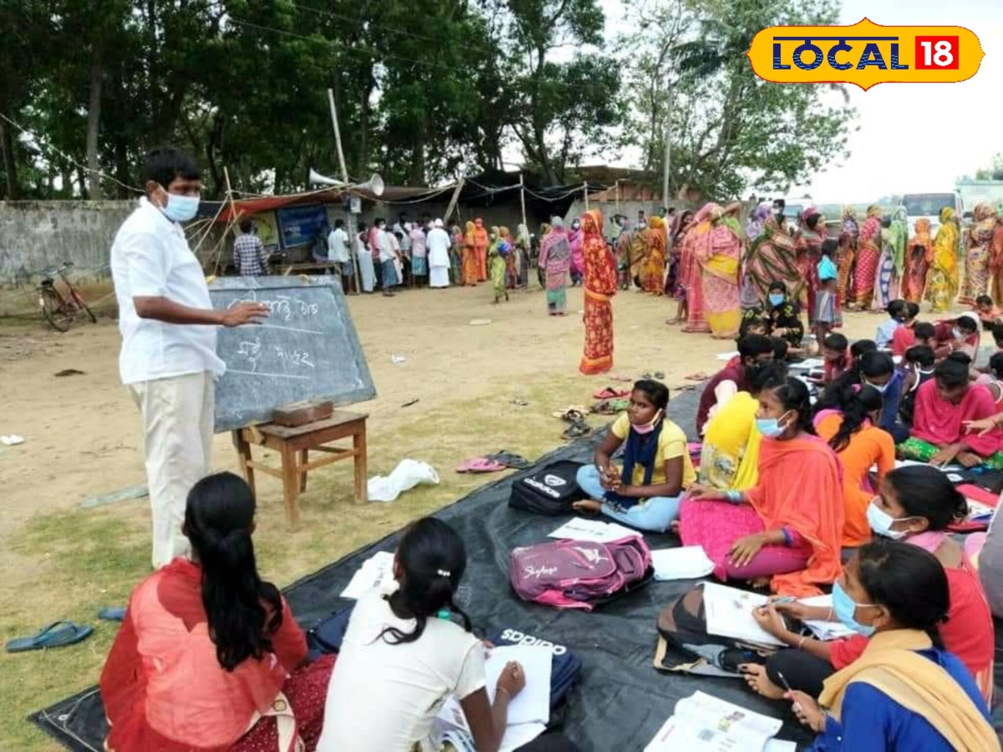 নিজের বাড়িতে পড়ুয়াদের থাকা-খাওয়ার বন্দোবস্ত, সন্তানের মতো লালন-পালন এই শিক্ষকের