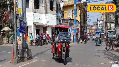 জলপাইগুড়ি শহরে টোটো নিয়ন্ত্রণে পদক্ষেপ জলপাইগুড়ি শহরে টোটো নিয়ন্ত্রণে পদক্ষেপ