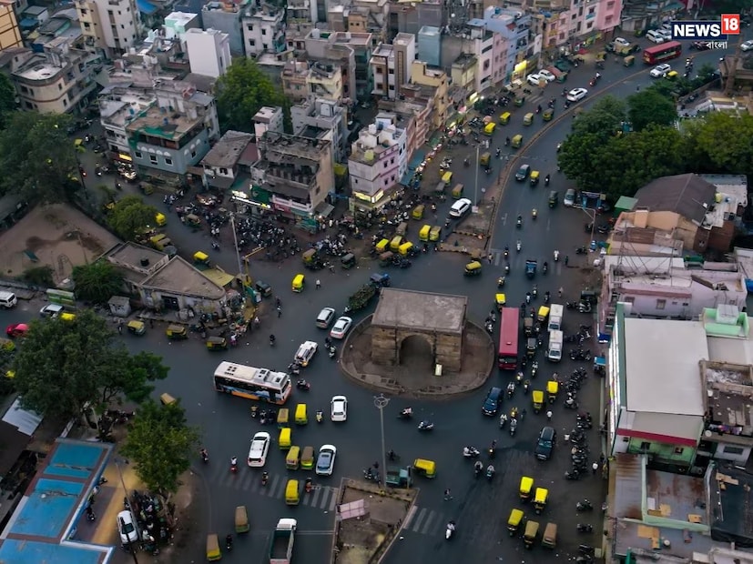 Ahmedabad, Gujarat: এই শহরটি গড়ে প্রতি ১০ কিমি ভ্রমণে ২৯ মিনিট ৩ সেকেন্ড সময় লাগে, যার ফলে বছরে প্রায় ৭৩ ঘন্টা ট্রাফিক বিলম্বে হারিয়ে যায়।
