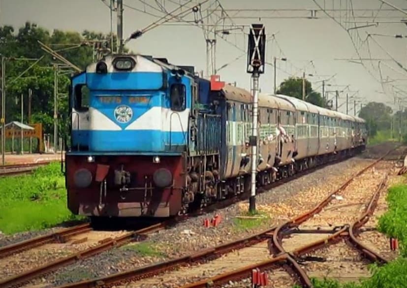 আমাদের দেশেও ট্রেন বা রেল বলা হয়ে থাকে। কিন্তু Train-এর বাংলা কি তা আমাদের মধ্যে বেশির ভাগ মানুষের কাছেই অজানা। যেহেতু চলতি ভাষায় ট্রেন বা রেল ব্যবহার করা হয় বলে এর বাংলা জানার খুব একটা প্রয়োজনীয়তা অনুভব করা হয় না।