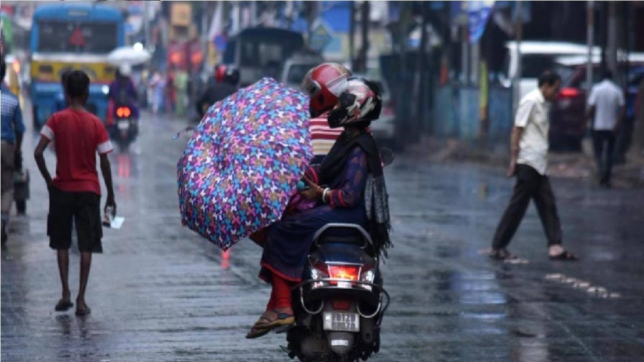 IMD Weather Alert: হাতে আর সময় নেই একেবারেই...! কিছুক্ষণেই কলকাতা-সহ জেলায় জেলায় তুমুল বৃষ্টি, আপনার জেলায় নামবে কখন?