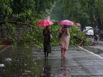 উত্তরে প্রবল বৃষ্টি, হতে পারে ভূমিধসও, দক্ষিণেও বৃষ্টি থেকে রেহাই নেই!কোন কোন জেলায় বৃষ্টি উত্তরে প্রবল বৃষ্টি, হতে পারে ভূমিধসও, দক্ষিণেও বৃষ্টি থেকে রেহাই নেই!কোন কোন জেলায় বৃষ্টি