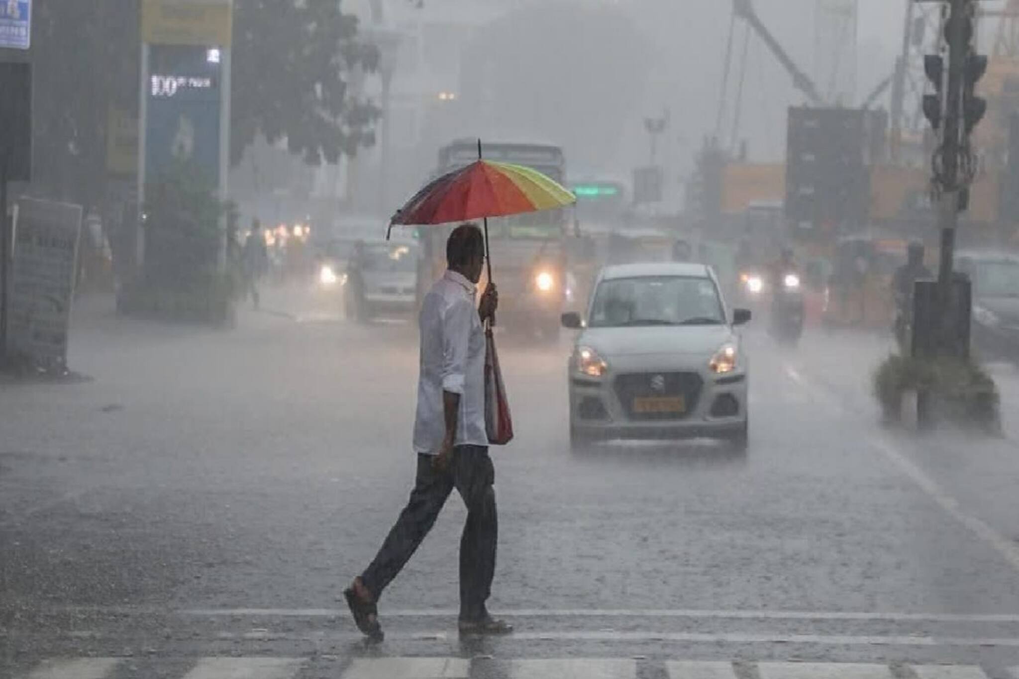 রবি থেকেই বদলাবে আবহাওয়া! ১৭ জেলাতে ঝেঁপে বৃষ্টি সঙ্গে ঝড়! কলকাতায় আসবে দুর্যোগ? কী বলছে হ