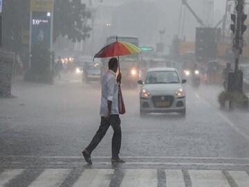 প্রবল বৃষ্টি আসছে বেশ কিছু জেলায়
