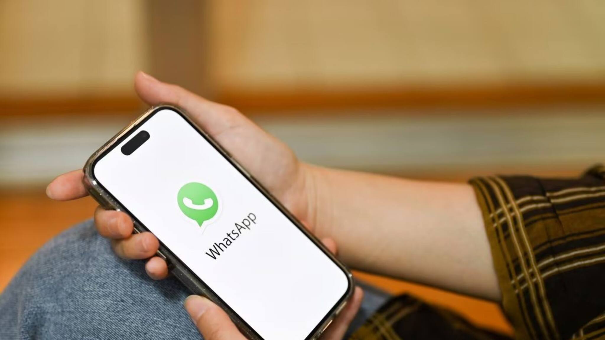 নিবিড় বন্ধুত্ব, মাখো মাখো প্রেম! WhatsApp-এ ভুলেও এই কাজগুলো করবেন না! সারা জীবন পস্তাতে হবে...