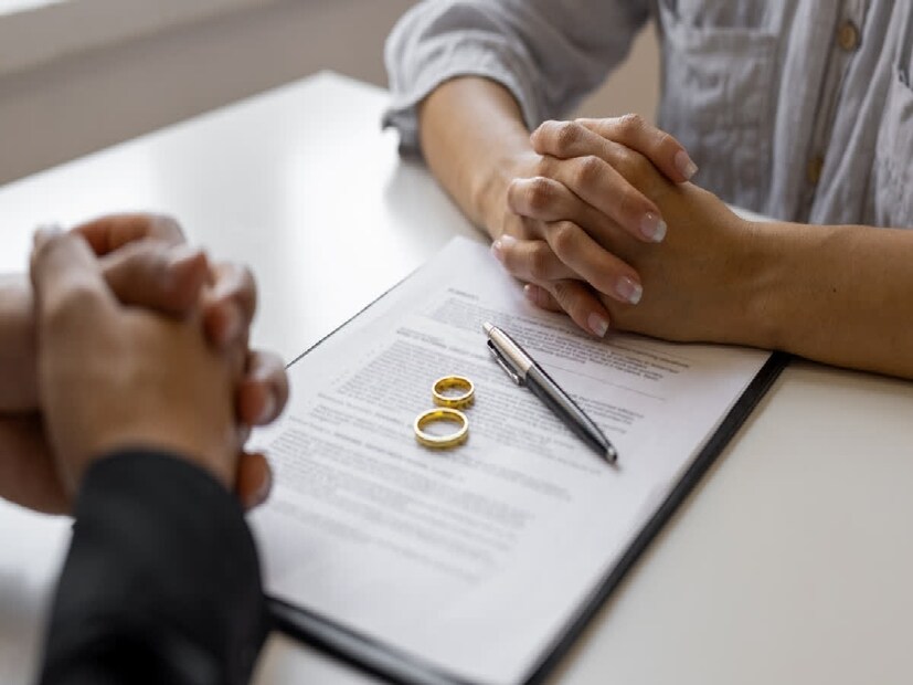 ৩. পুনর্বাসনমূলক ভরণপোষণ (Rehabilitative Alimony)--- সীমিত সময়ের জন্য দেওয়া হয় যাতে আর্থিকভাবে দুর্বল স্বামী/স্ত্রী আবার স্বনির্ভর হতে পারেন। এর উদ্দেশ্য হল শিক্ষালাভ বা কর্মসংস্থান পাওয়ার সুযোগ করে দেওয়া। কতদিন ভরণপোষণ দেওয়া হবে, তা আদালত পরিস্থিতি অনুযায়ী নির্ধারণ করে।