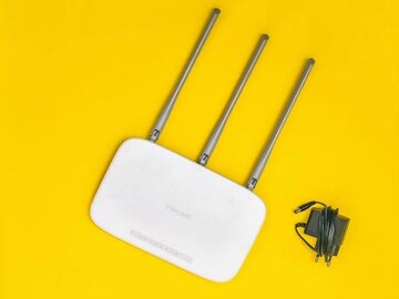 সারা রাত ধরে WiFi চালিয়ে রাখছেন? কত পরিমাণ বিদ্যুৎ অপচয় হয়, জানেন কি? 