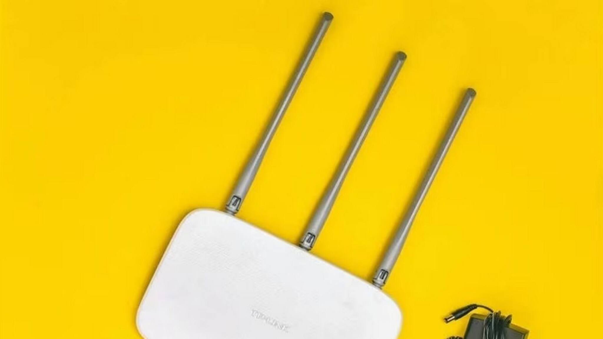 WiFi Electricity: সারা রাত ধরে WiFi চালিয়ে রাখছেন? কত পরিমাণ বিদ্যুৎ অপচয় হয়, জানেন কি? 