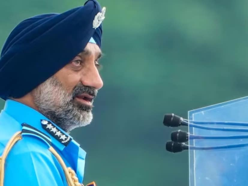 শনিবারই বেঙ্গালুরুতে আয়োজিত একটি অনুষ্ঠানে ভারতের বায়ুসেনা প্রধান অমর প্রীত সিং জানিয়েছেন, অপারেশন সিঁদুরের সময় পাকিস্তানের অন্তত ছয়টি বিমান ধ্বংস করেছে ভারত। 