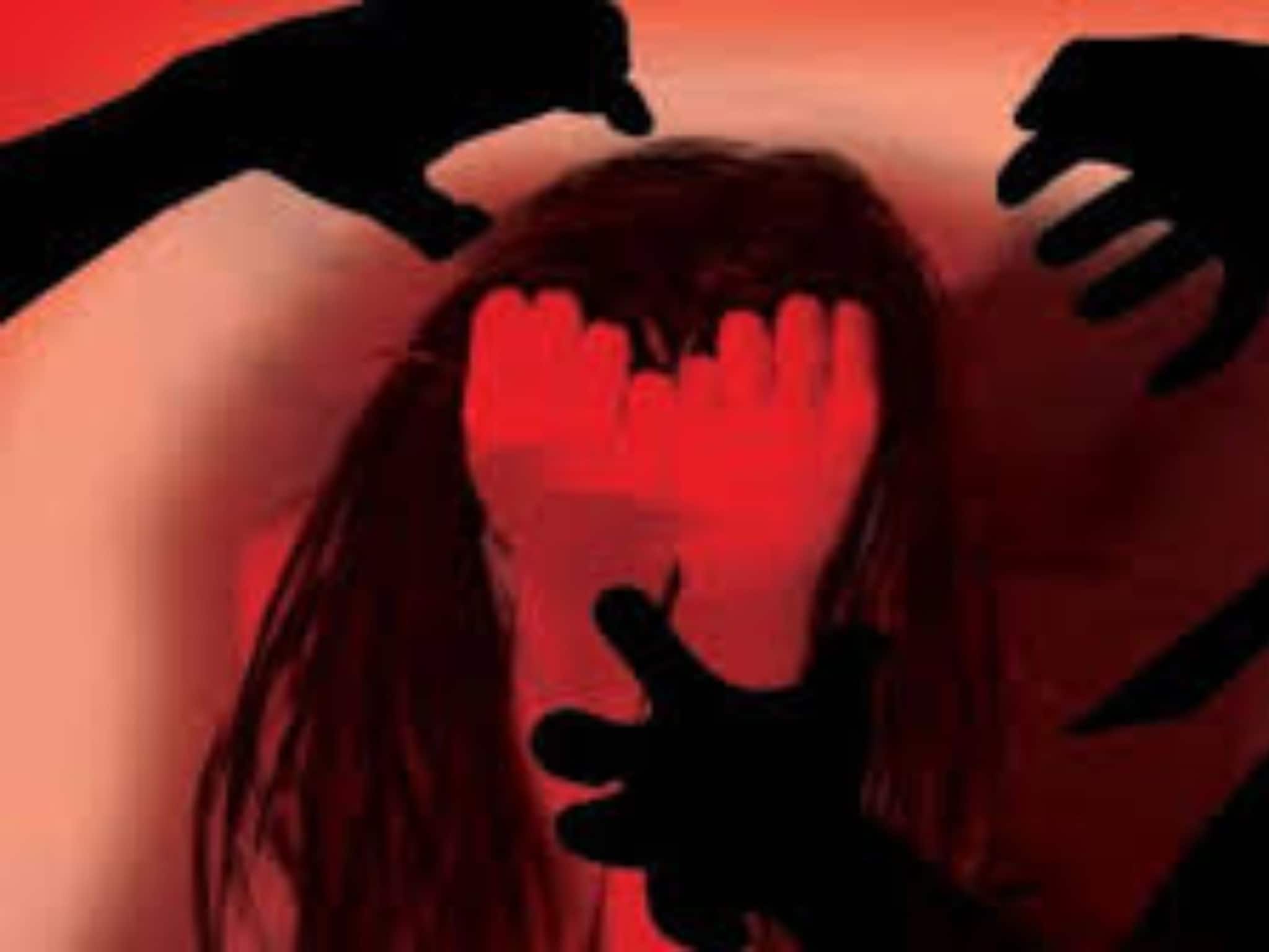 বেঙ্গালুরুতে পশ্চিমবঙ্গের তরুণীকে ছেলের সামনে পাঁচজন মিলে শারীরিক নির্যাতনের অভিযোগ!