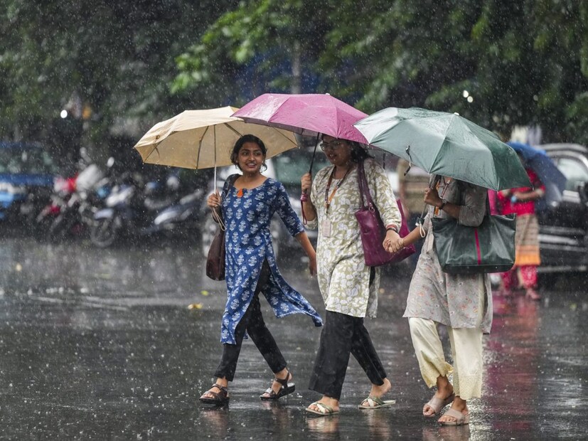 আজ কলকাতার সকালে সর্বনিম্ন তাপমাত্রা ২৭.০ ডিগ্রি সেলসিয়াস। যা স্বাভাবিক তাপমাত্রার থেকে ০.৪ ডিগ্রি সেলসিয়াস বেশি। গতকাল বিকেলে দিনের সর্বোচ্চ তাপমাত্রা ছিল ৩০.৮ ডিগ্রি সেলসিয়াস। যা স্বাভাবিক তাপমাত্রার থেকে ১.৯ ডিগ্রি সেলসিয়াস কম। বাতাসে জলীয় বাষ্পের পরিমাণ আপেক্ষিক আর্দ্রতা ৭৩ থেকে ৯৩ শতাংশ। আগামী ২৪ ঘন্টায় শহরের তাপমাত্রা থাকবে ২৬ ডিগ্রি থেকে ৩১ ডিগ্রি সেলসিয়াস এর মধ্যে। বৃষ্টি হয়েছে ৬.৭ মিলিমিটার।