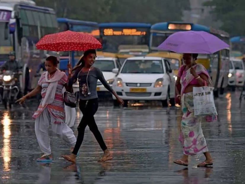 সোমবার থেকে বৃষ্টির সম্ভাবনা আরও কমবে। বজ্রপাতের আশঙ্কাও রয়েছে। বাতাসে জলীয় বাষ্পের পরিমাণ বেশি। বৃষ্টি না হলে আর্দ্রতাজনিত অস্বস্তি থাকবে। 