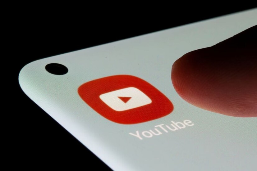 ৩. Gold Play Button: চ্যানেলে ১০ লক্ষ গ্রাহক সংখ্যা পূর্ণ হলে ক্রিয়েটররা পেয়ে যাবেন এই বাটন। ৪. Diamond Play Button: চ্যানেলের গ্রাহক সংখ্যা ১ কোটি হয়ে গেলে ক্রিয়েটেররা এই প্লে বাটন পাবেন।