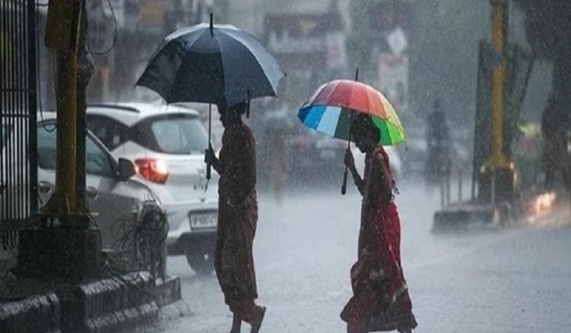 কিন্তু এখানেই শেষ নয়। আবহাওয়ার সর্বশেষ পূর্বাভাস বলছে, ফের বঙ্গোপসাগরে নতুন করে নিম্নচাপ তৈরি হবে আগামী বৃহস্পতিবার। আর তার জেরেই পুজোর আকাশে দুর্যোগের ঘনঘটা।