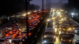 ভারী বৃষ্টির জেরে বিপর্যস্ত গুরুগ্রাম ভারী বৃষ্টির জেরে বিপর্যস্ত গুরুগ্রাম