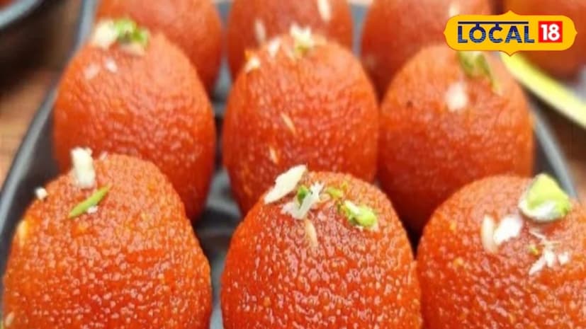 *মতিচুরের লাড্ডুর বিশেষত্ব: বাইরের বাজার থেকে কিনে আনা লাড্ডু প্রায়শই খাওয়া হয়, তবে ঘরে তৈরি মতিচুরের লাড্ডুর স্বাদ এবং অনুভূতি আলাদা। পরিষ্কার পরিবেশে খাঁটি ঘি দিয়ে নিজের হাতে এই লাড্ডু তৈরির আনন্দই আলাদা। সেই কারণেই অনেকেই বাড়িতে এগুলি তৈরি করতে পছন্দ করেন।