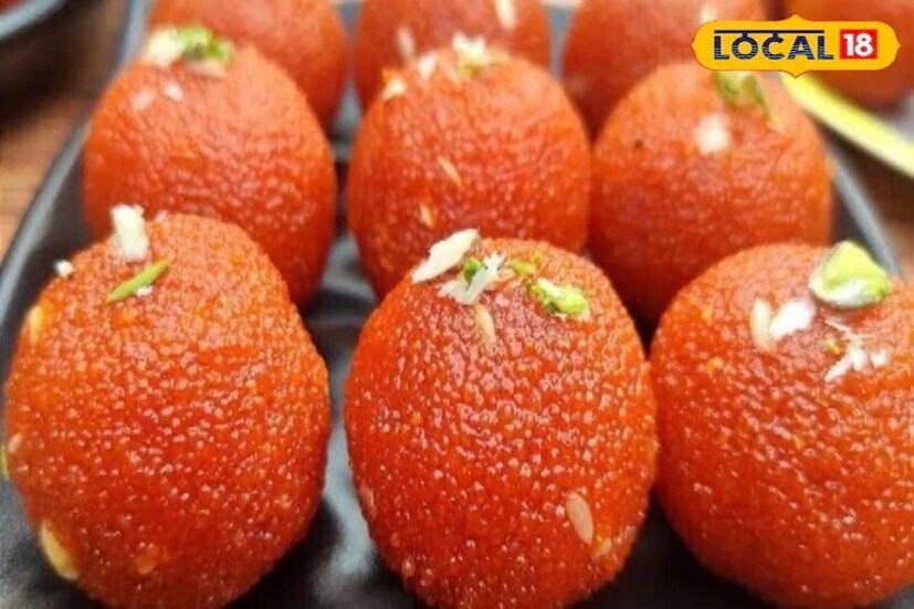*লাড্ডু গড়িয়ে নেওয়া: এই চিনির সিরাপে ভাজা গরম বুন্দি যোগ করুন এবং ভাল করে মিশিয়ে নিন। এই মিশ্রণটি এখনও কিছুটা গরম থাকা অবস্থায়, ছোট ছোট লাড্ডুগুলি আপনার হাতে ঘি দিয়ে গড়িয়ে নিন। অবশেষে, আপনি পেস্তা, বাদাম বা রূপোলি ফয়েল দিয়ে সাজাতে পারেন। এইভাবে, আপনি সহজেই বাড়িতে মতিচুরের লাড্ডু তৈরি করতে পারেন। এগুলি আপনার প্রতিটি উৎসব এবং শুভ অনুষ্ঠানকে আরও বিশেষ করে তুলবে। এটি স্বাদ এবং স্বাস্থ্য উভয়ের জন্যই খুবই ভাল।