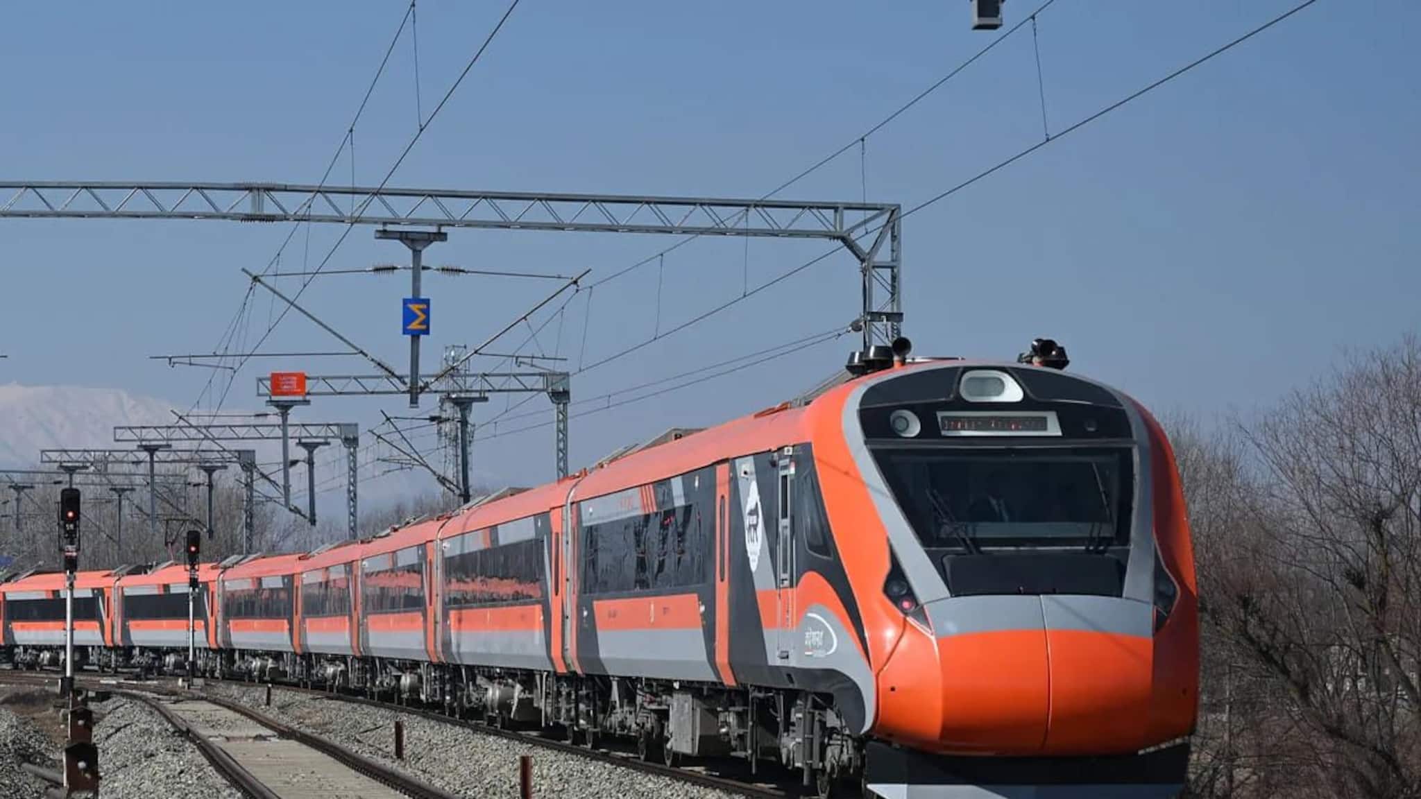 Vande Bharat Sleeper: হাওড়া-কামাখ্যা বন্দে ভারত স্লিপারে চালু Emergency কোটা! টিকিট কাটার নিয়ম কী, কোন শ্রেণিতে সংরক্ষিত কতগুলি আসন?