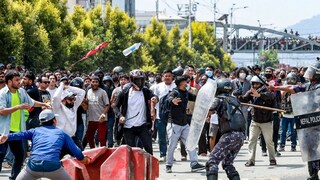 কে এলেন ভারতে?