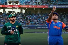 ম্যাচ খেললেও কোনও সম্মান নয়! টস শেষে পাক অধিনায়কের সঙ্গে হাত মেলালেন না সূর্যকুমার