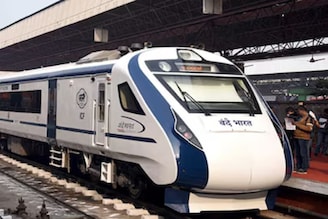 আসছে আরও চার বন্দে ভারত! জুড়তে চলেছে বারাণসী, খাজুরাহো-সহ একগুচ্ছ পর্যটন কেন্দ্র