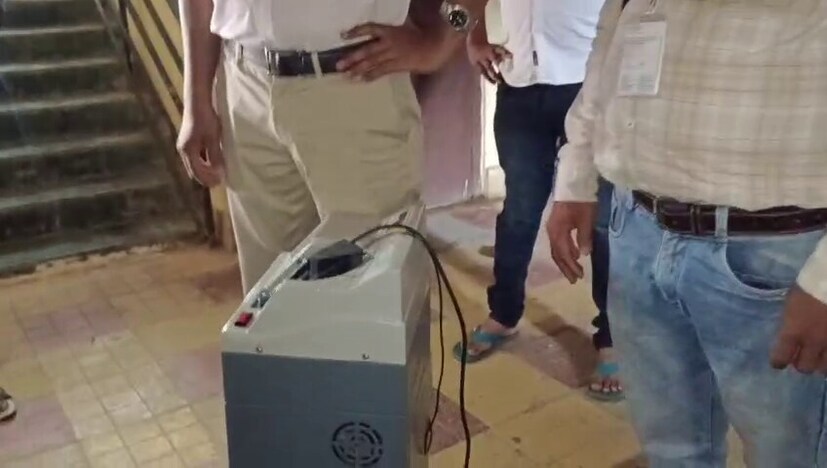 সোমবার সকালে তাঁর বাড়িতে অভিযান চালানো হয়। অভিযানটি নূপুরের গুয়াহাটির বাসভবন থেকে শুরু হয় এবং পরে আরও তিনটি জায়গায় অভিযান চালানো হয়। অসমের মুখ্যমন্ত্রী হিমন্ত জানান, সরকার ওই আধিকারিকের কার্যকলাপ সম্পর্কে নজর রেখেছিল, তার পরেই ব্যবস্থা নেওয়া হয়।