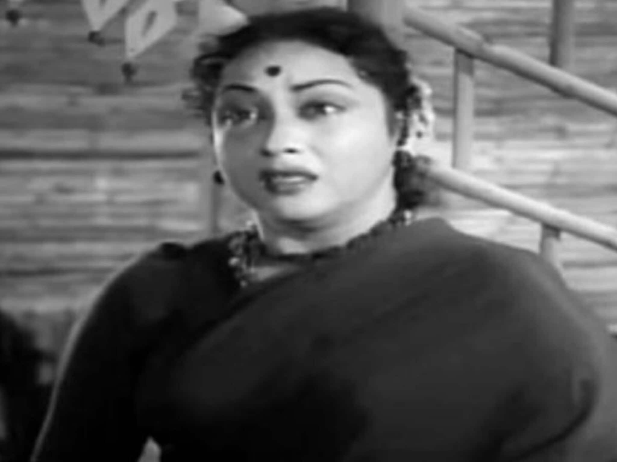 বিয়ের আগেই গর্ভে সন্তান! ৬ সন্তানের বাবার প্রেমে হাবুডুবু, পাননি সংসার সুখ, কে এই নায়িকা? বিয়ের আগেই গর্ভে সন্তান! ৬ সন্তানের বাবার প্রেমে হাবুডুবু, পাননি সংসার সুখ, কে এই নায়িকা?