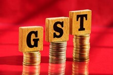 পুরোনো দামেই দুধ-পনির-দই বিক্রি! নয়া GST-র পরও তা হলে দাম কমল কোথায়?