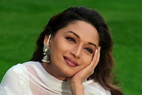 কানাডার অনুষ্ঠানে মাধুরীকে নিয়ে বিশৃঙ্খলা, 'তিন ঘণ্টা দেরিতে কেন?' কাঠগড়ায় অভিনেত্রীর টিম