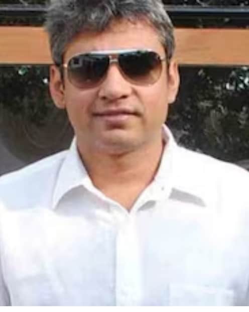 শোনা যায়, জাদেজার কলঙ্ক নিজের মাথায় নিতে চাননি মাধুরী। তাই নিজেই ভেঙে দেন সম্পর্ক। প্রায় বিয়ে পর্যন্ত গড়িয়ে যাওয়া সম্পর্ক ভেঙে যায় আচমকাই। মার্কিন যুক্তরাষ্ট্রের চিকিৎসক শ্রীরাম নেনেকে বিয়ে করে নেন মাধুরী। ওদিকে অজয়ও বিয়ে করেন তাঁর ছোটবেলার বন্ধু অদিতি জেটলিকে, তিনি আবার রাজনীতিবিদ জয়া জেটলি ও অশোক জেটলির মেয়ে।