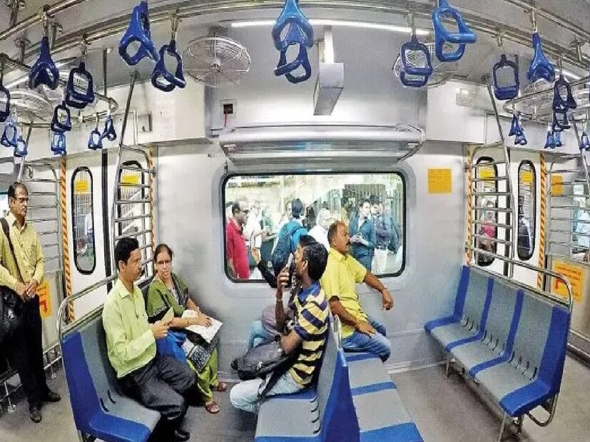 নতুন দু'টি এসি লোকাল চালু হলে যাত্রীদের মধ্যে উৎসাহ আরও বাড়বে বলেই মনে করছে ওয়াকিবহাল মহল। গত মাসেই শিয়ালদহ-রানাঘাট এসি লোকাল ট্রেন পরিষেবা শুরু হয়েছে। 