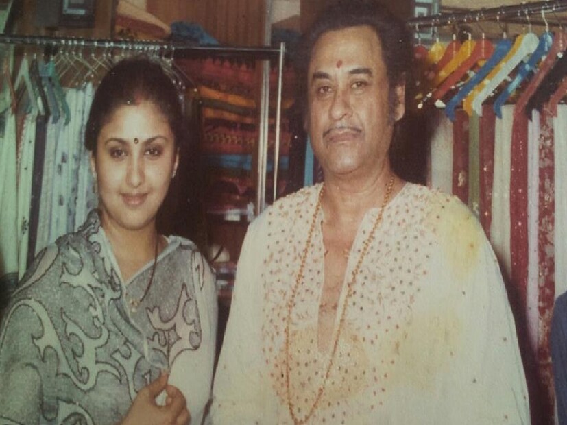 ফের নতুন করে জীবন শুরু করলেন লীনা। ধীরে ধীরে ফিরলেন অভিনয় জগতে। তখনই আলাপ কিশোরকুমারের সঙ্গে। আলাপ ক্রমে বন্ধুত্বের গণ্ডি পেরিয়ে আরও প্রগাঢ় হল।