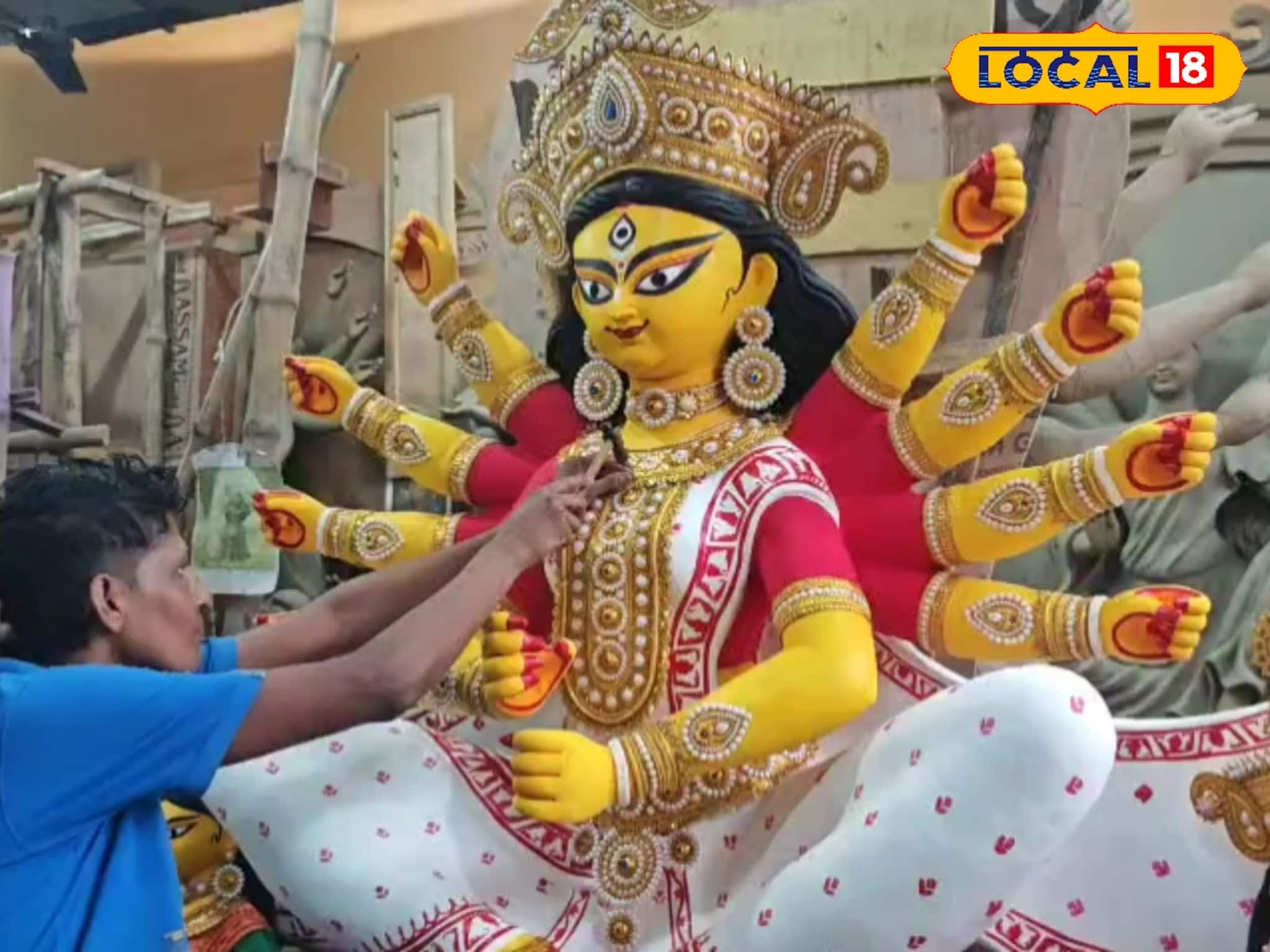 Durga Puja 2025 : টানা বৃষ্টি, তবু দমেনি শিল্পীর হাত! শান্তিপুর থেকে তিলোত্তমার পথে রওনা উমার! মুখ ঢাকল সেই প্লাস্টিকে