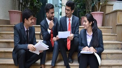 ২০২৫ সালের NIRF তালিকায় দেখা গেছে যে, ভারতের প্রকৌশল শিক্ষায় IIT-গুলির আধিপত্য অব্যাহত রয়েছে, NIT ত্রিচি তাদের মধ্যে তার স্থান ধরে রেখেছে। এই প্রতিষ্ঠানগুলি ভবিষ্যতের প্রকৌশলী গঠন, গবেষণা পরিচালনা এবং বিজ্ঞান ও প্রযুক্তিতে ভারতের বিশ্বব্যাপী অবস্থানকে শক্তিশালী করার ক্ষেত্রে কেন্দ্রীয় ভূমিকা পালন করে। ২০২৫ সালের NIRF তালিকায় দেখা গেছে যে, ভারতের প্রকৌশল শিক্ষায় IIT-গুলির আধিপত্য অব্যাহত রয়েছে, NIT ত্রিচি তাদের মধ্যে তার স্থান ধরে রেখেছে। এই প্রতিষ্ঠানগুলি ভবিষ্যতের প্রকৌশলী গঠন, গবেষণা পরিচালনা এবং বিজ্ঞান ও প্রযুক্তিতে ভারতের বিশ্বব্যাপী অবস্থানকে শক্তিশালী করার ক্ষেত্রে কেন্দ্রীয় ভূমিকা পালন করে।