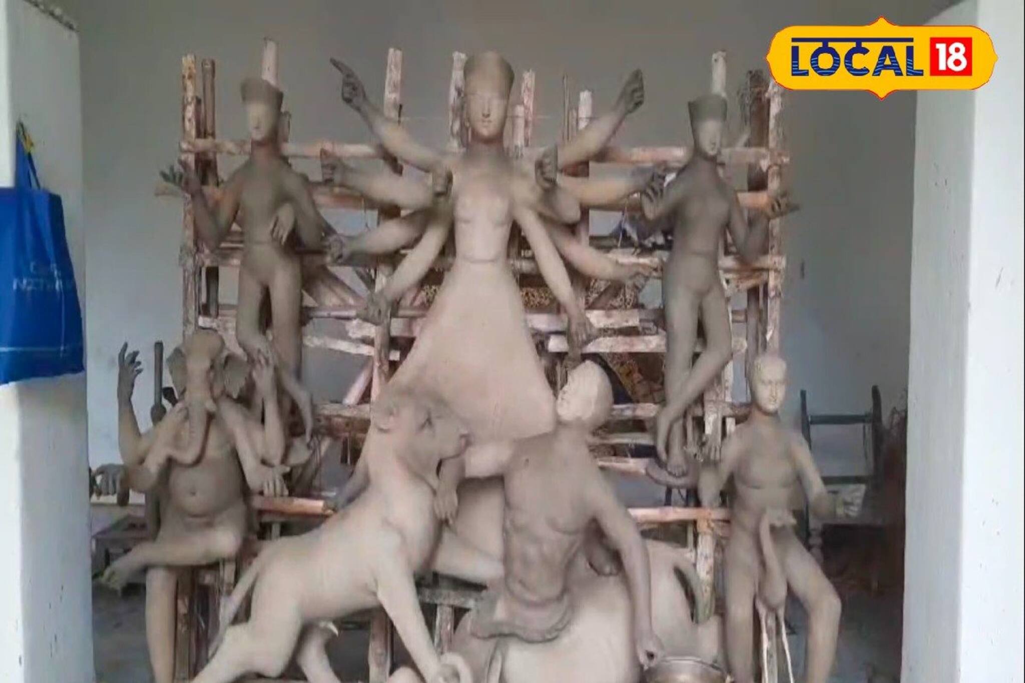 বহরমপুর কুঞ্জঘাটা রাজবাড়িতে দেবী দুর্গা পূজিত হন বৈষ্ণব মতে!