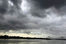 গোটা সপ্তাহজুড়ে বৃষ্টির পূর্বাভাস, নাছোড় ঝড়জলে কবে ভিজবে কোন কোন জেলা? আবহাওয়ার বড় খবর